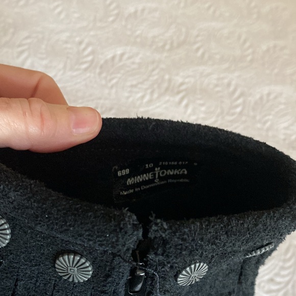 Minnetonka double fringe bootie, black, size 10 - Picture 7 of 8